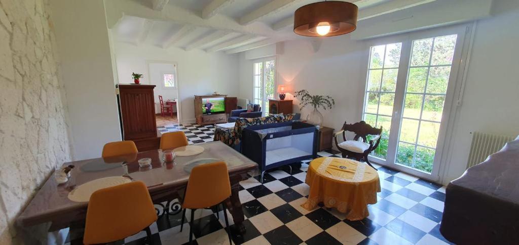 Maison Au Calme Avec Jardin Pres Du Chateau, Foret Et Plage كونْديت المظهر الخارجي الصورة